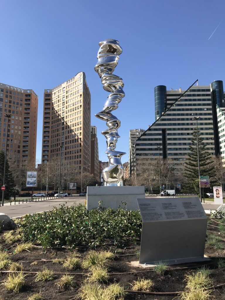 Runner | Tony Cragg | Centro de Arte Hortensia Herrero