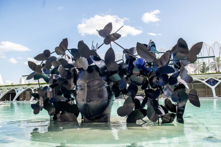 Abanico azul | Manolo Valdés | Centro de Arte Hortensia Herrero